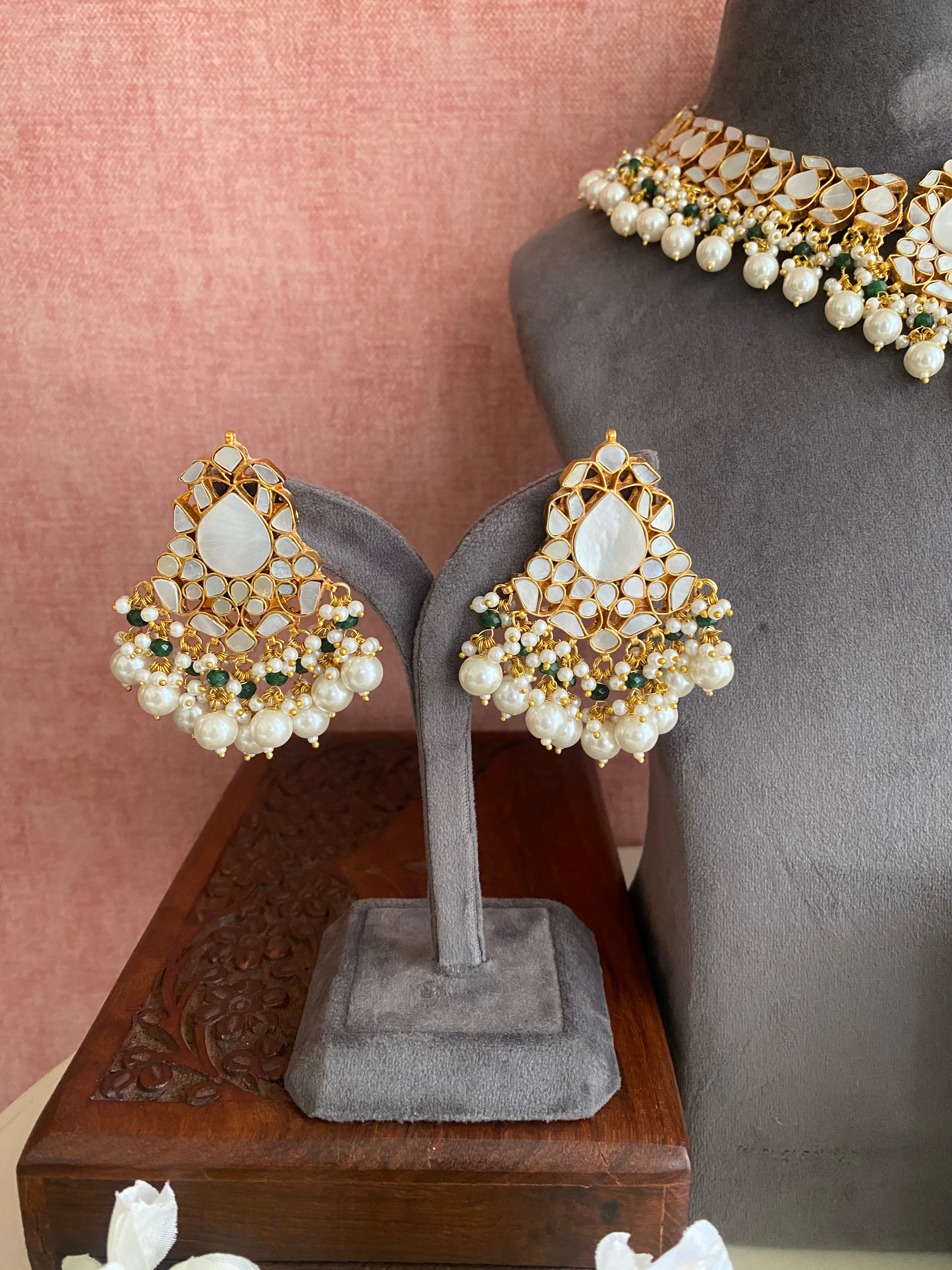 Mother of pearl Floral Necklace Set