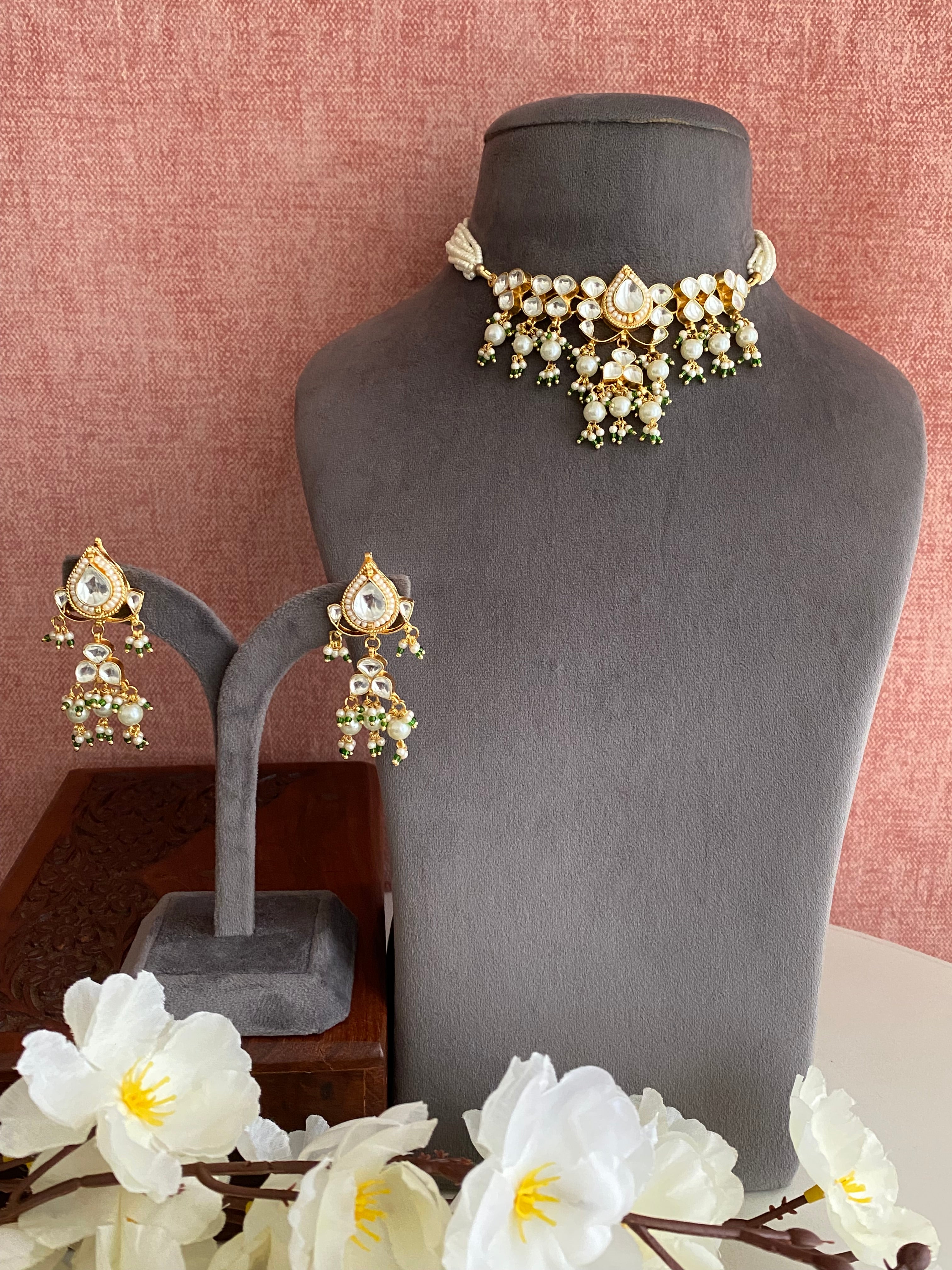 Gold plated Kundan choker set