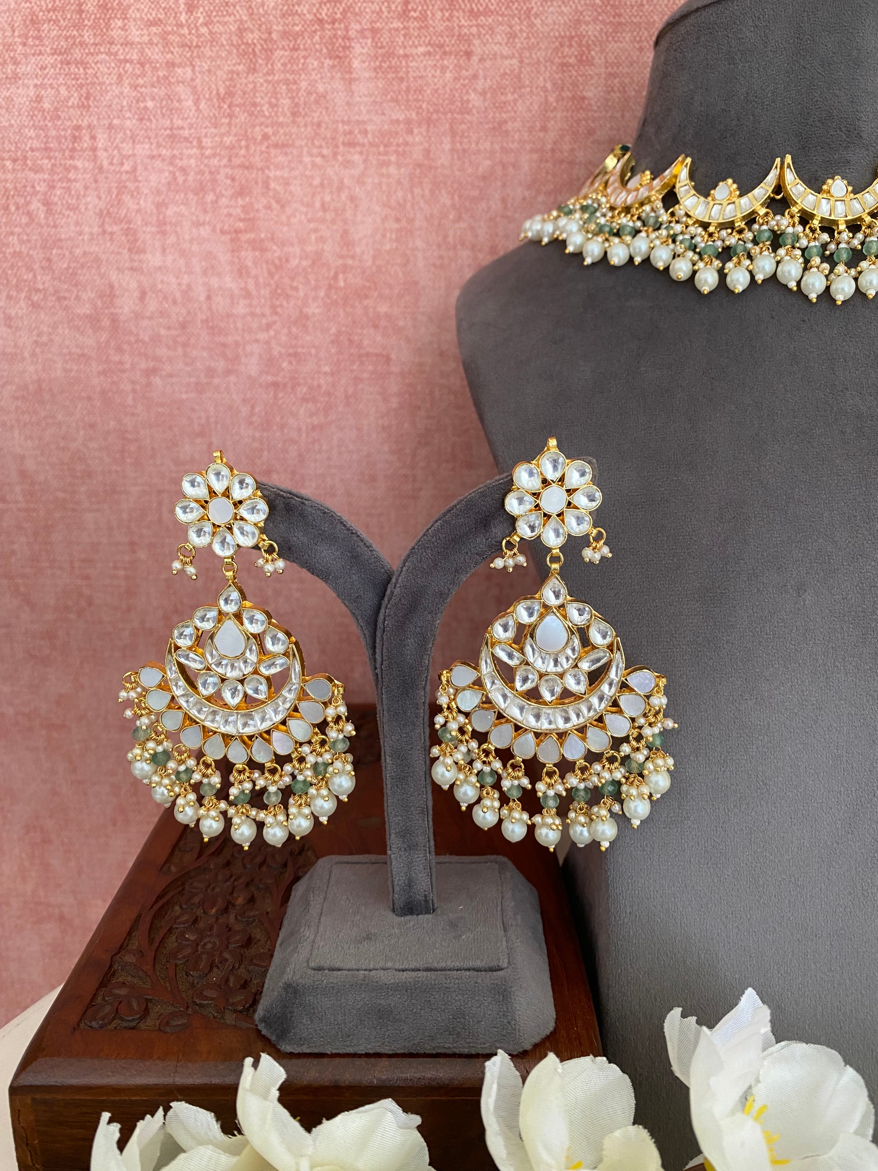 Kundan and Mother of Pearl Choker Set
