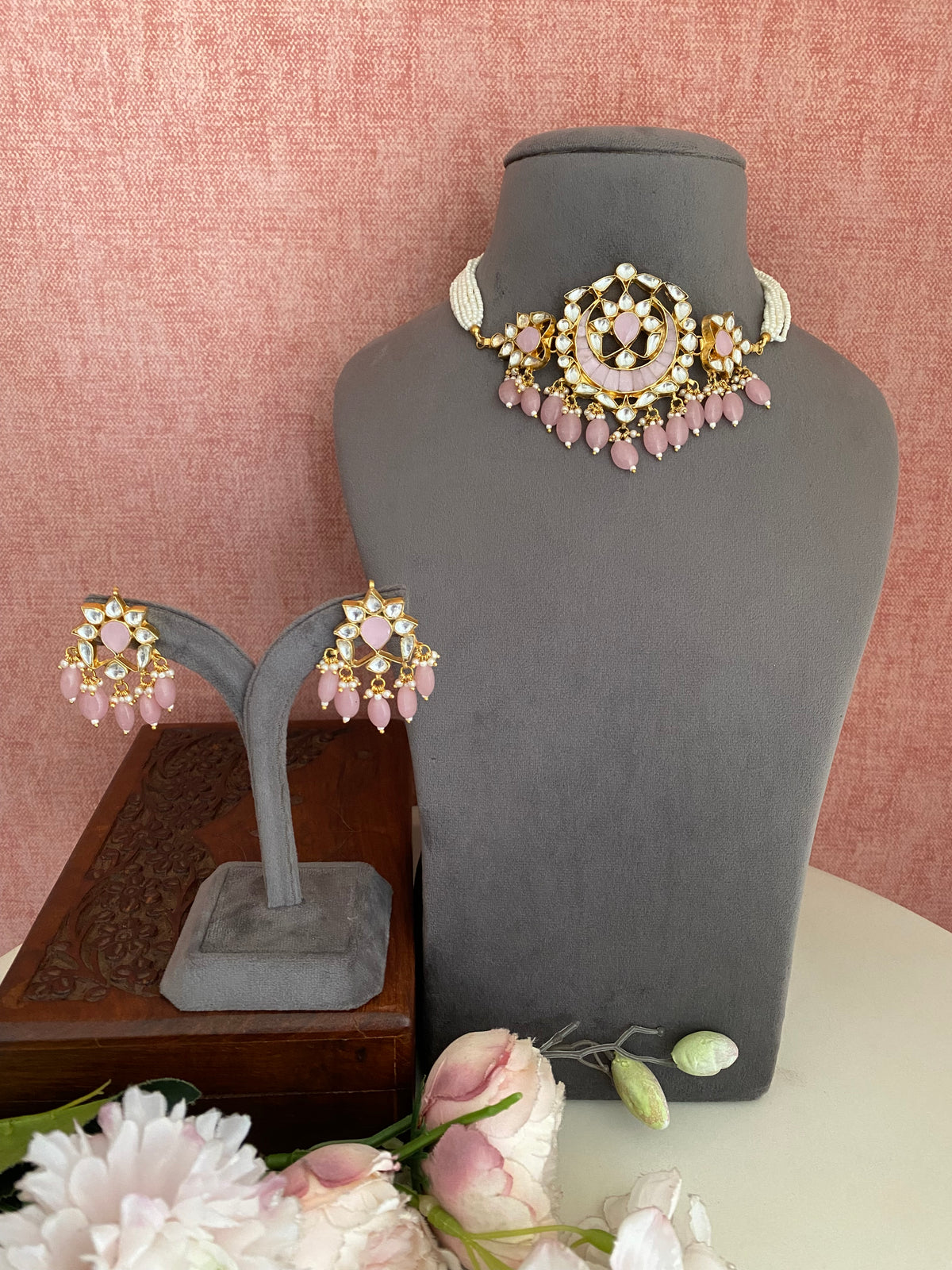 Gold plated Kundan choker Set