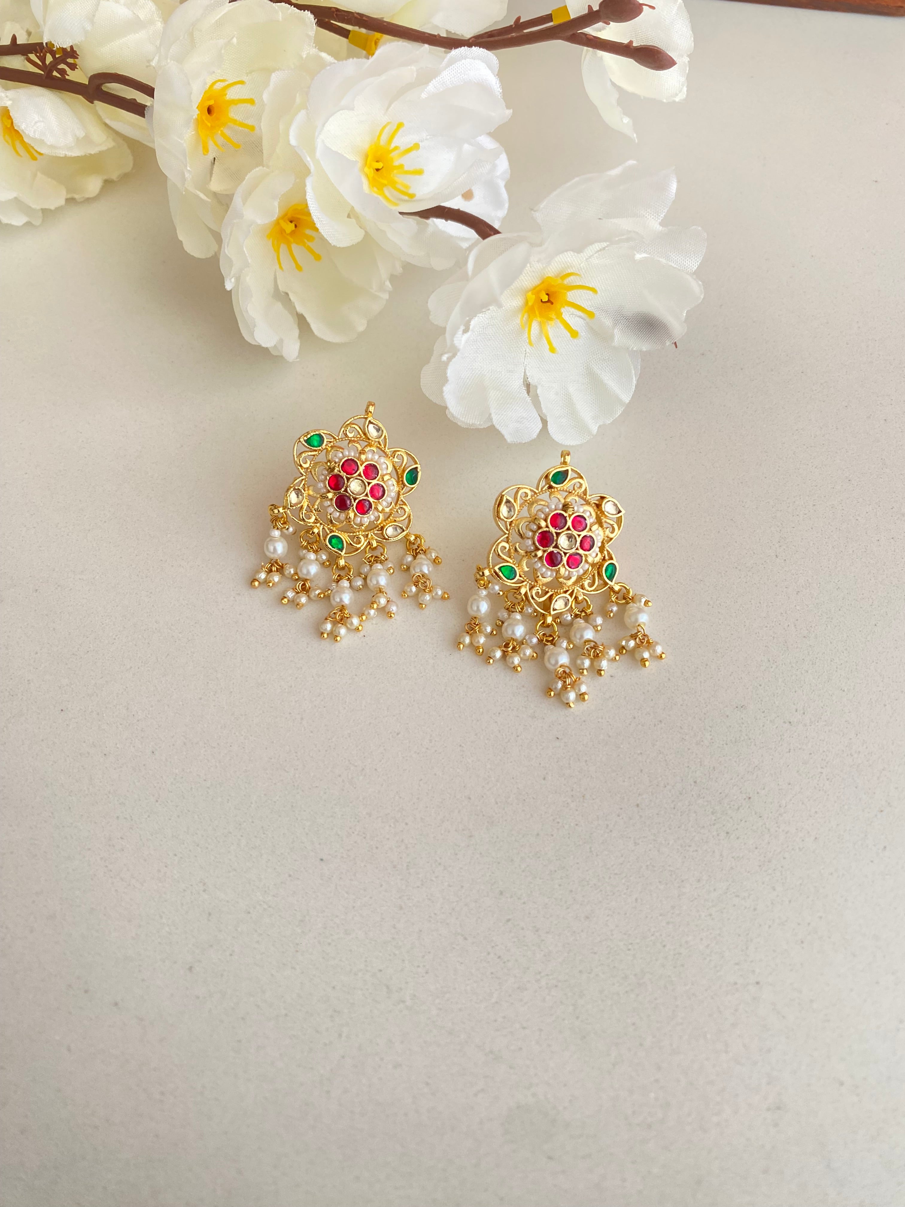 Gold plated Kundan earring in pearl