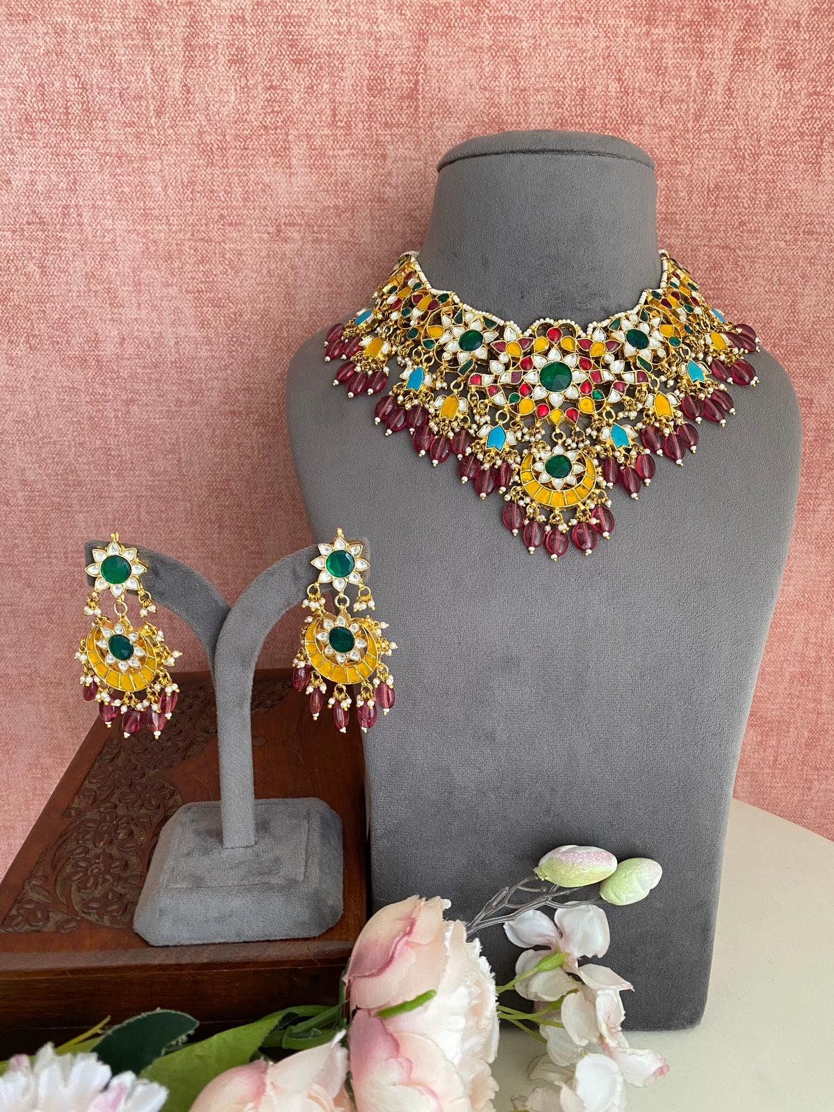 Gold plated Kundan choker Set with Passa