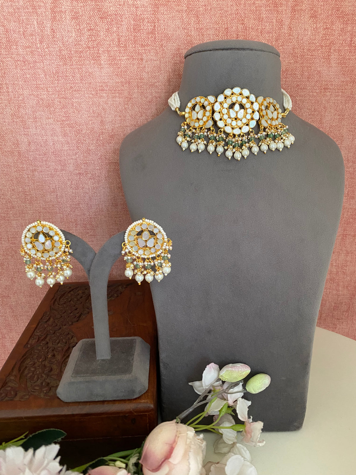 Mother of Pearl Choker set