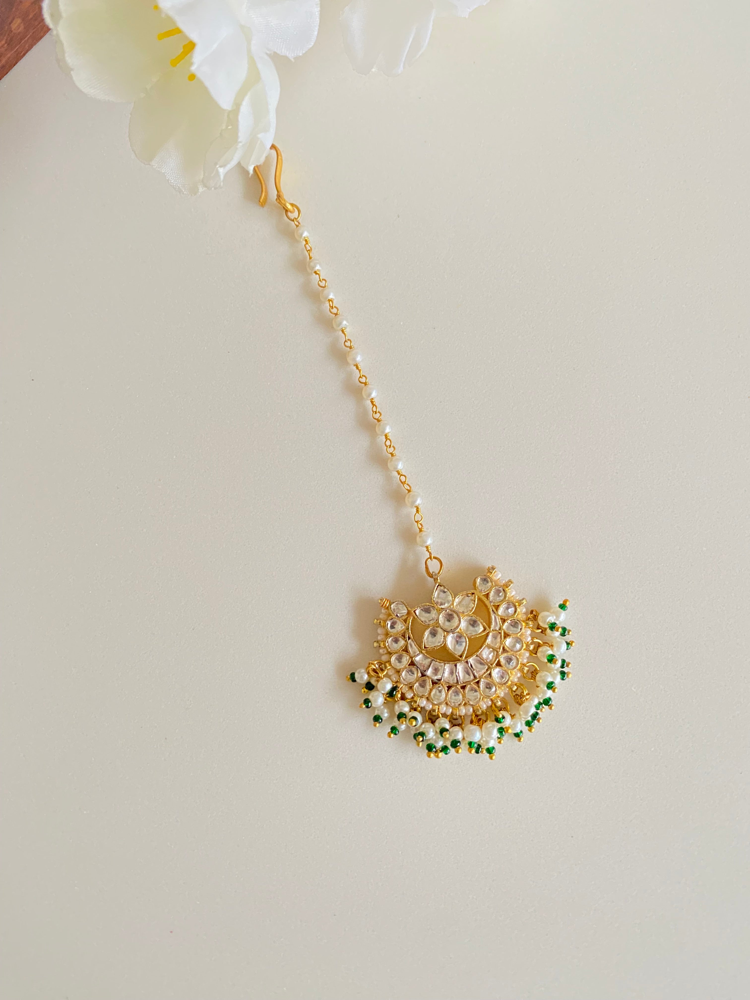 Kundan Tikka in Green Pearl