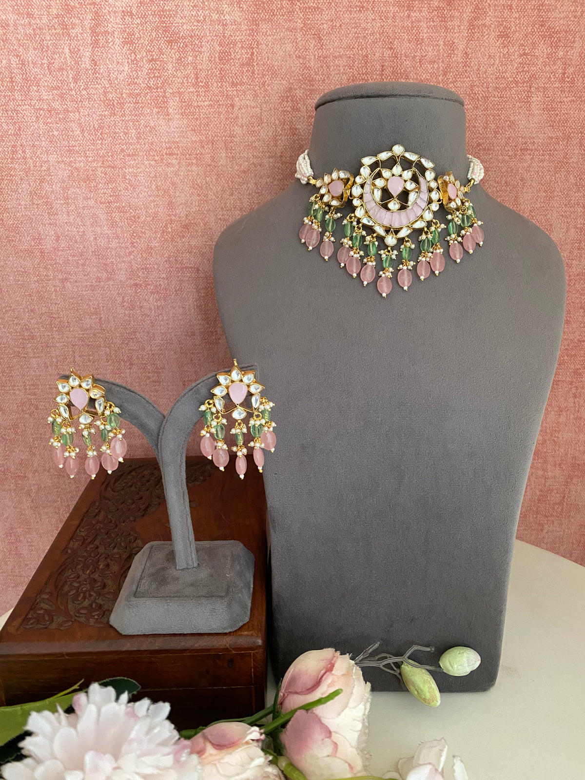 Gold plated Kundan choker Set