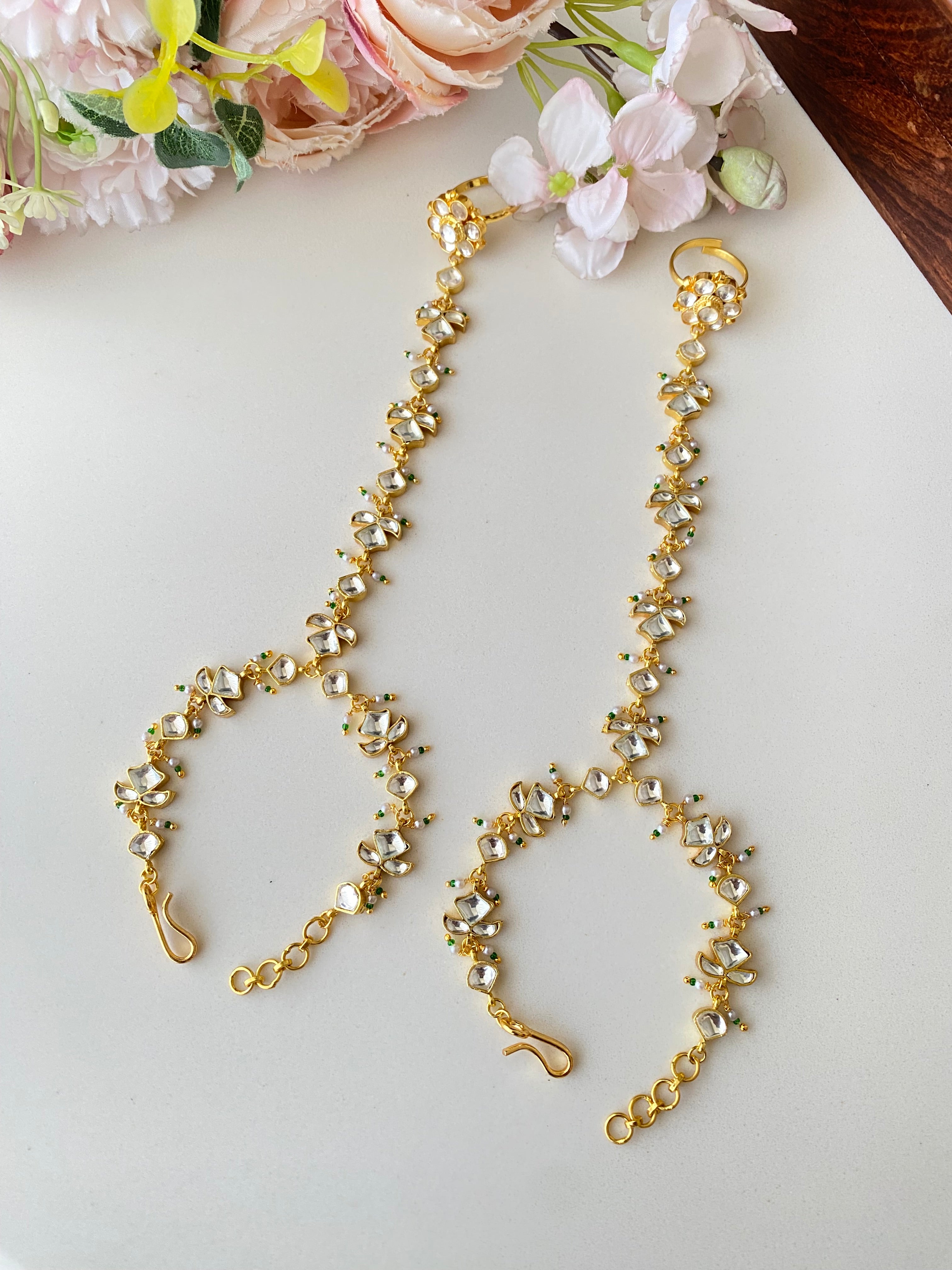 Kundan Hathphool in green