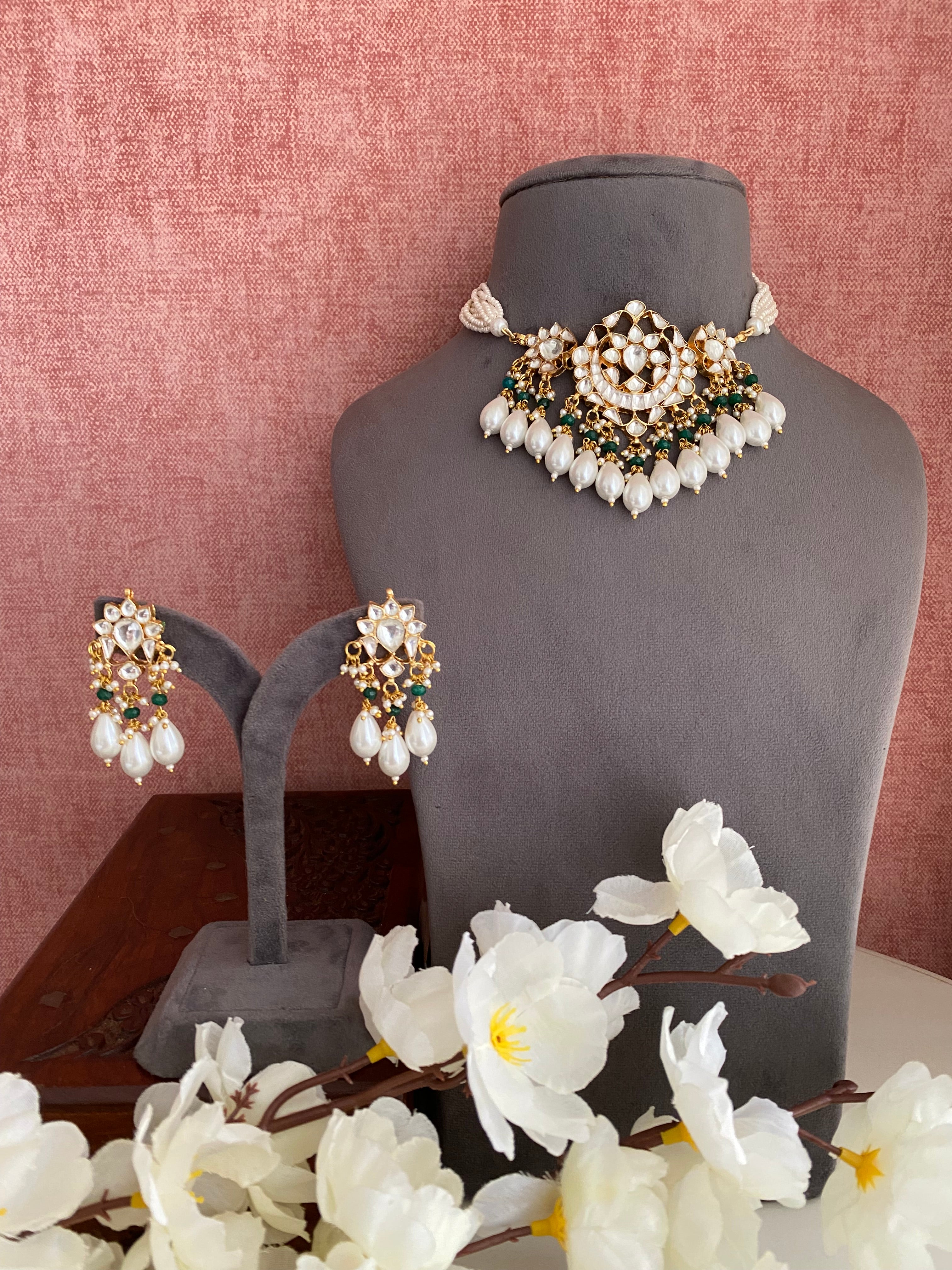 Gold plated Kundan choker set