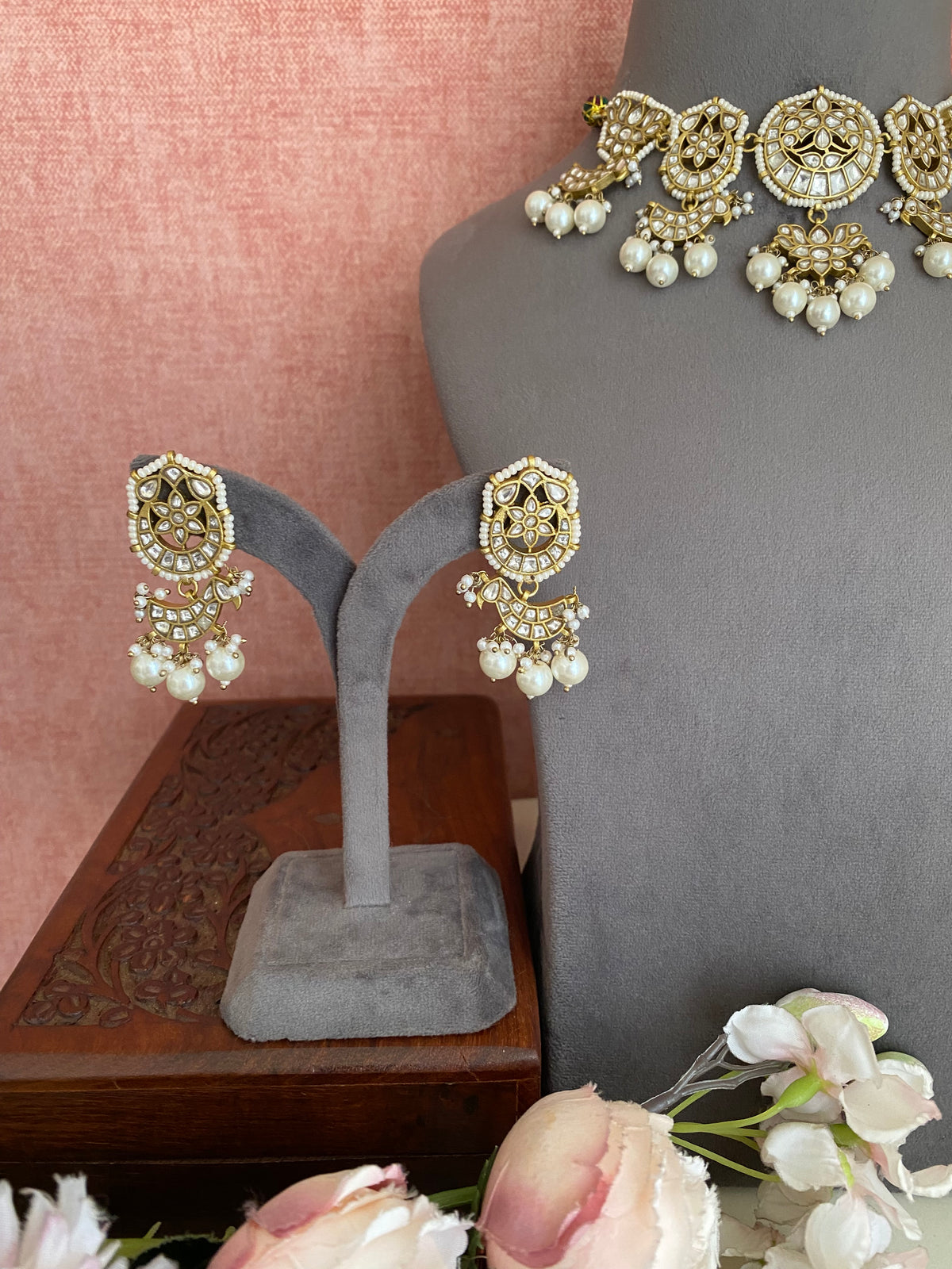 Gold plated Kundan choker Set
