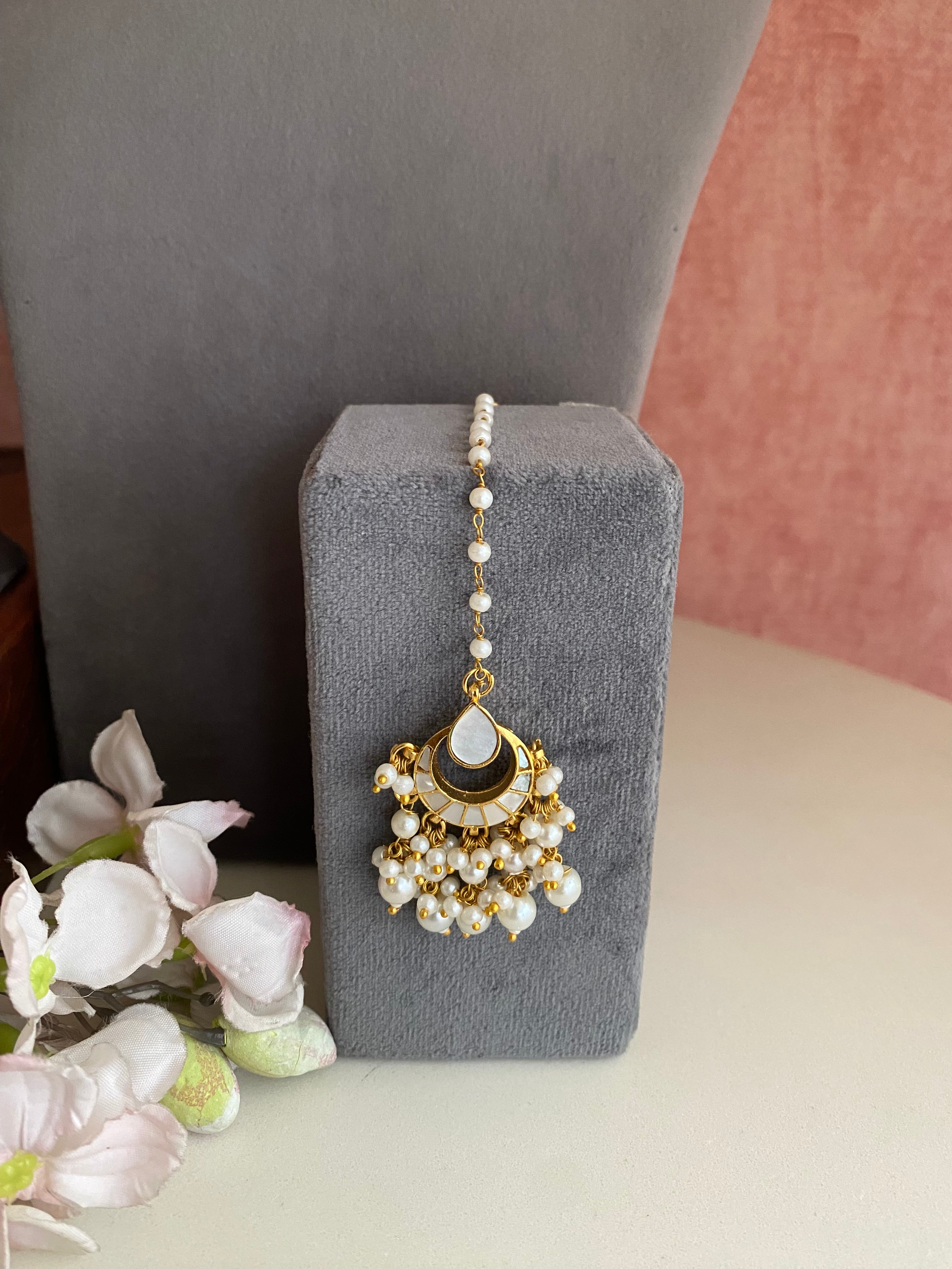 Mother of Pearl Choker set in pearl drops