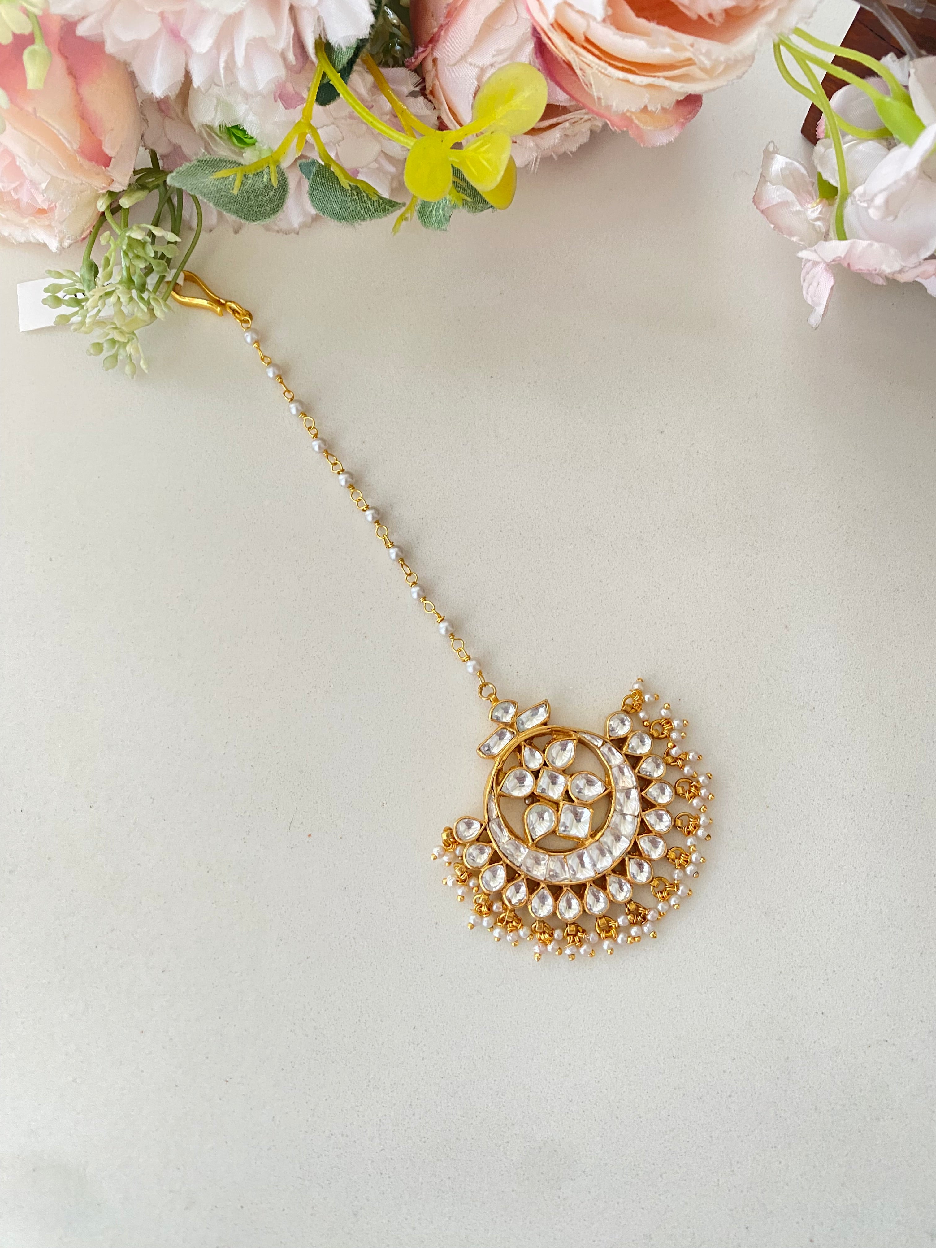 Kundan Tikka in Green pearl