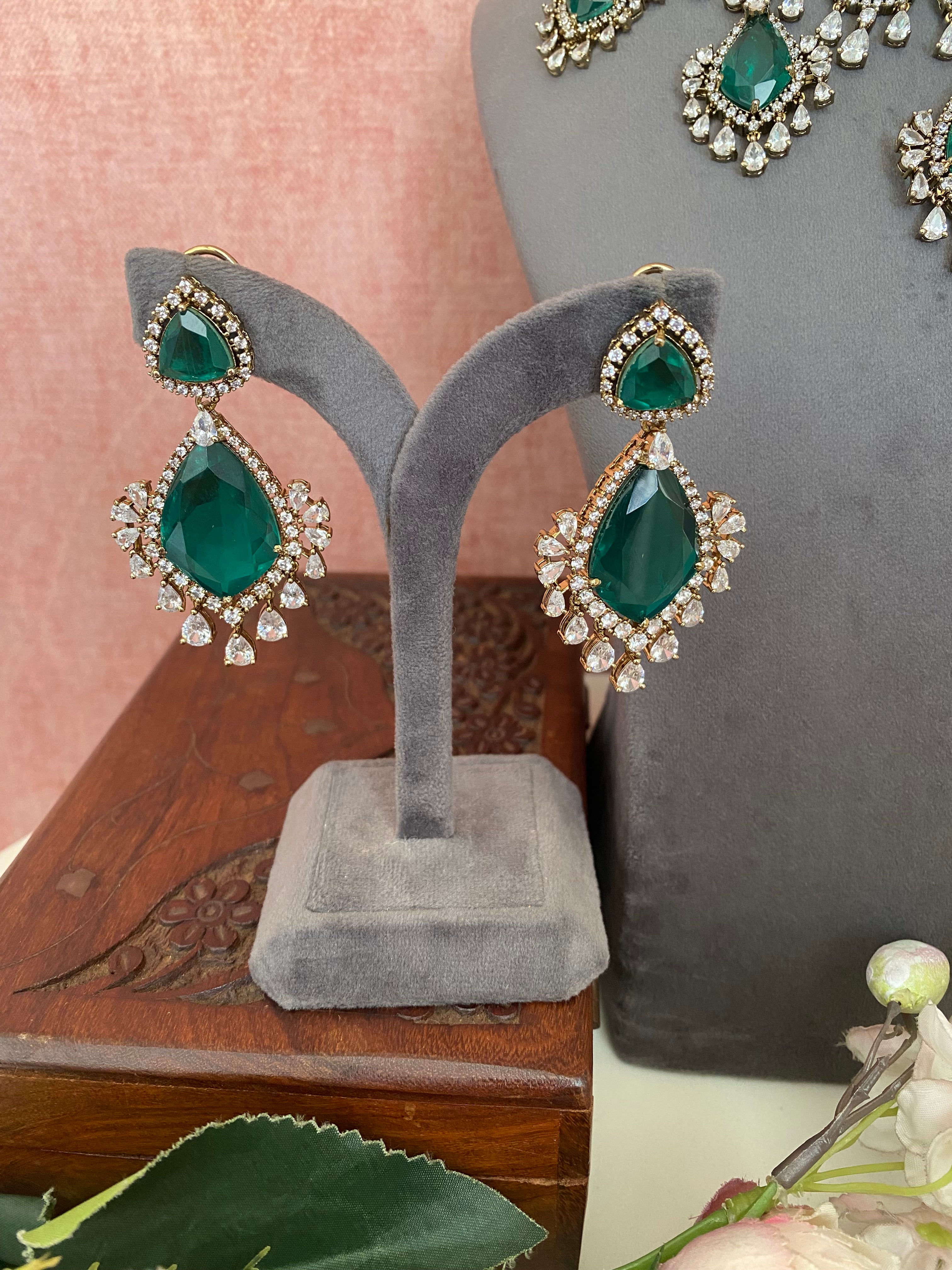 Emerald Green Stone Necklace Set