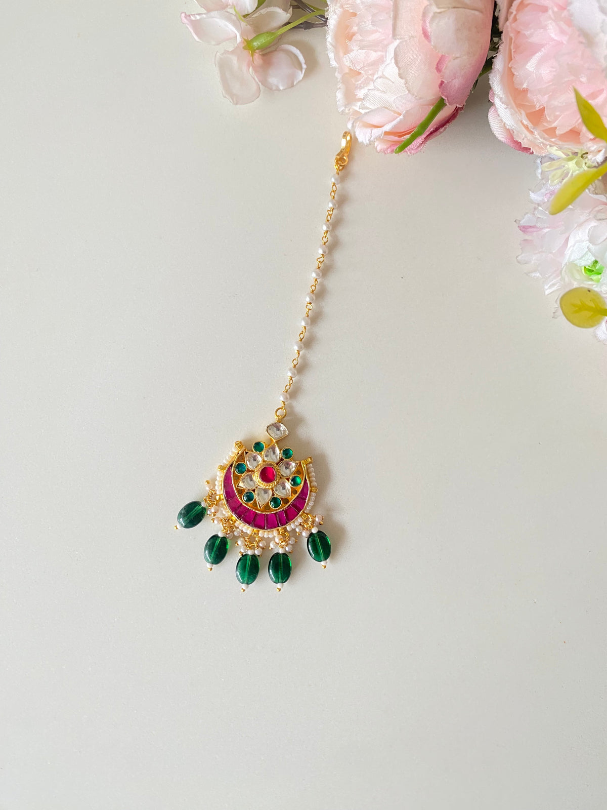 Pink Kundan Tikka in Green Drops