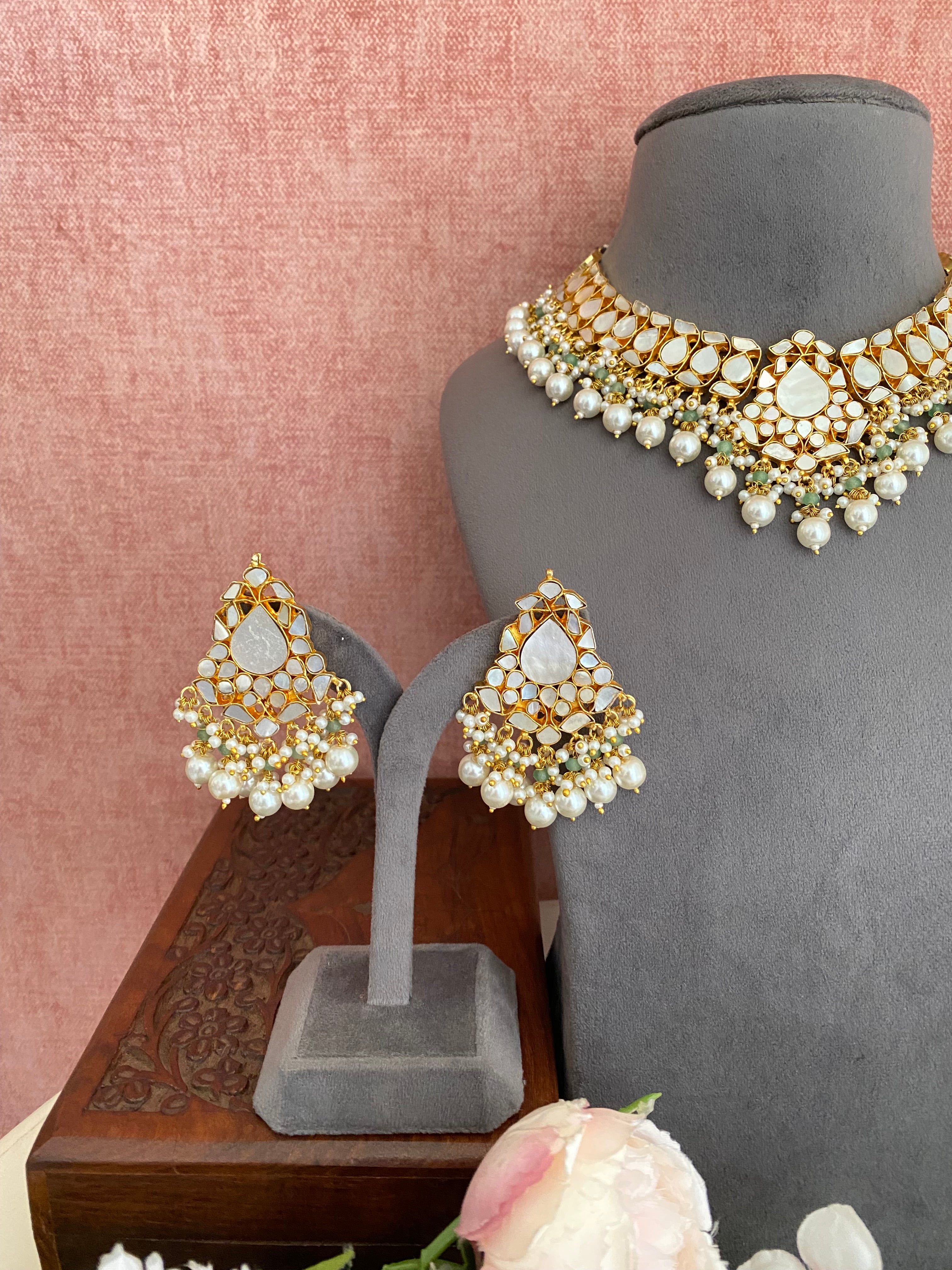 Mother of pearl Floral Necklace Set