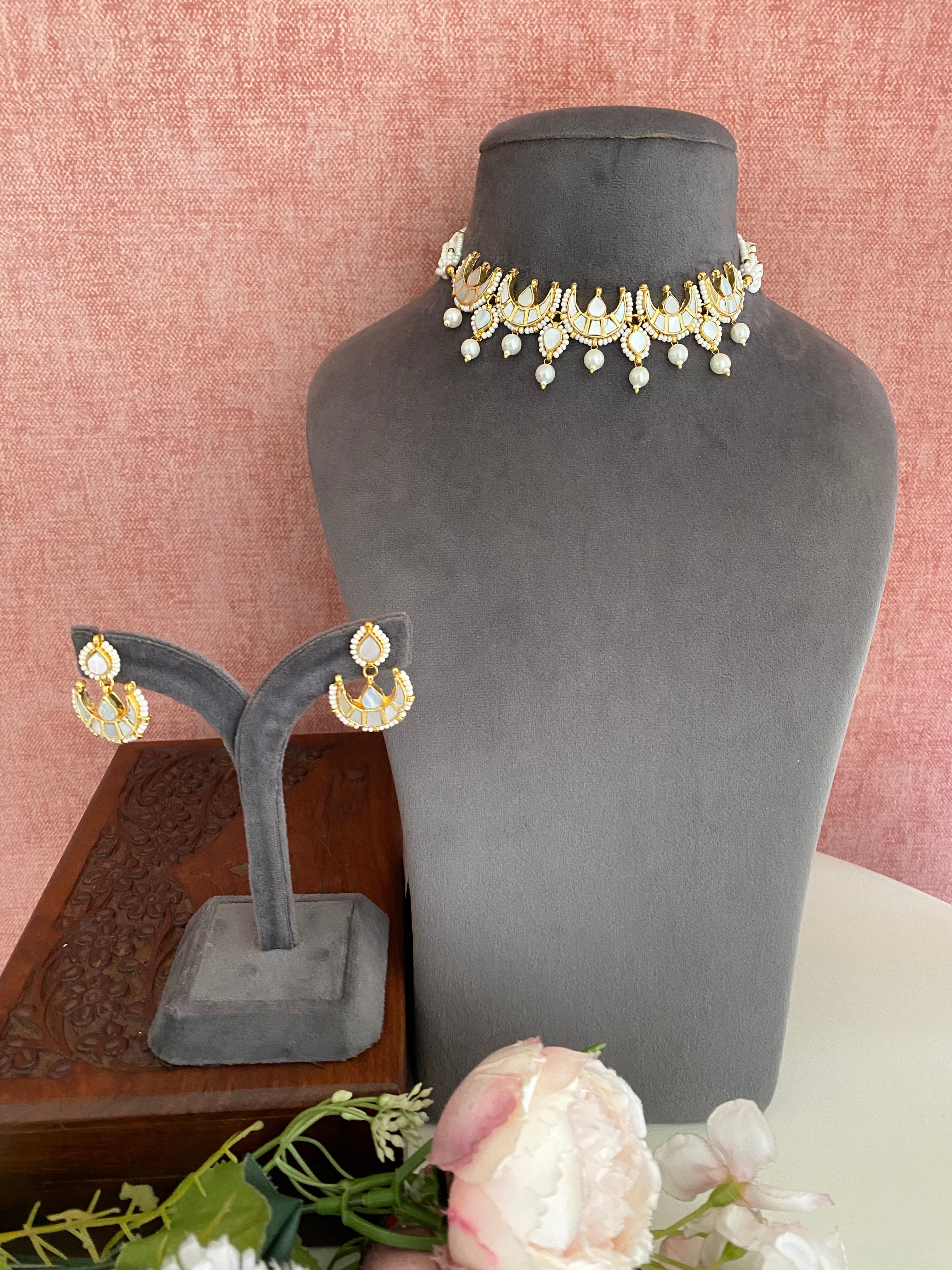 Mother of Pearl Choker set