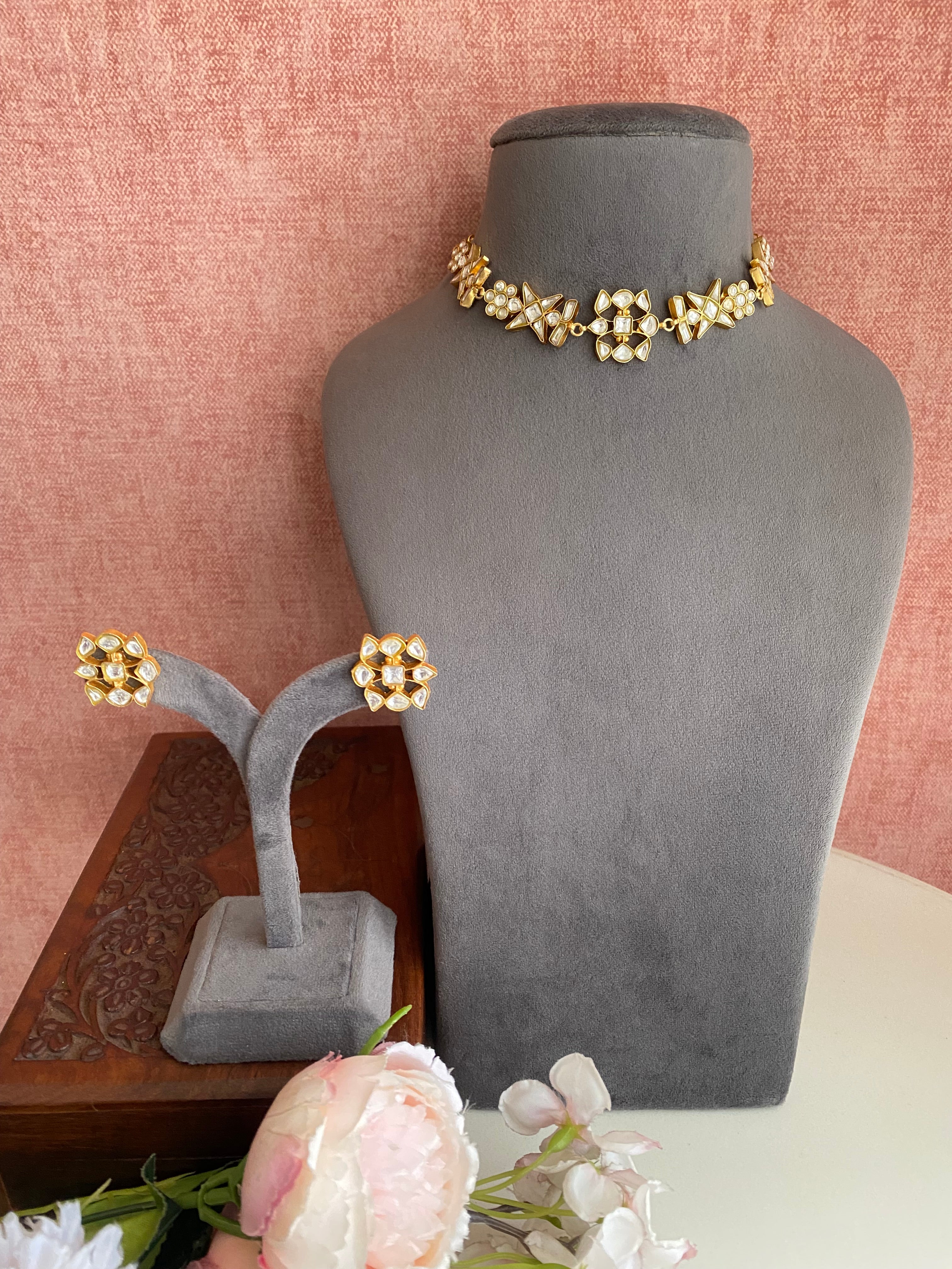Gold plated Kundan choker Set