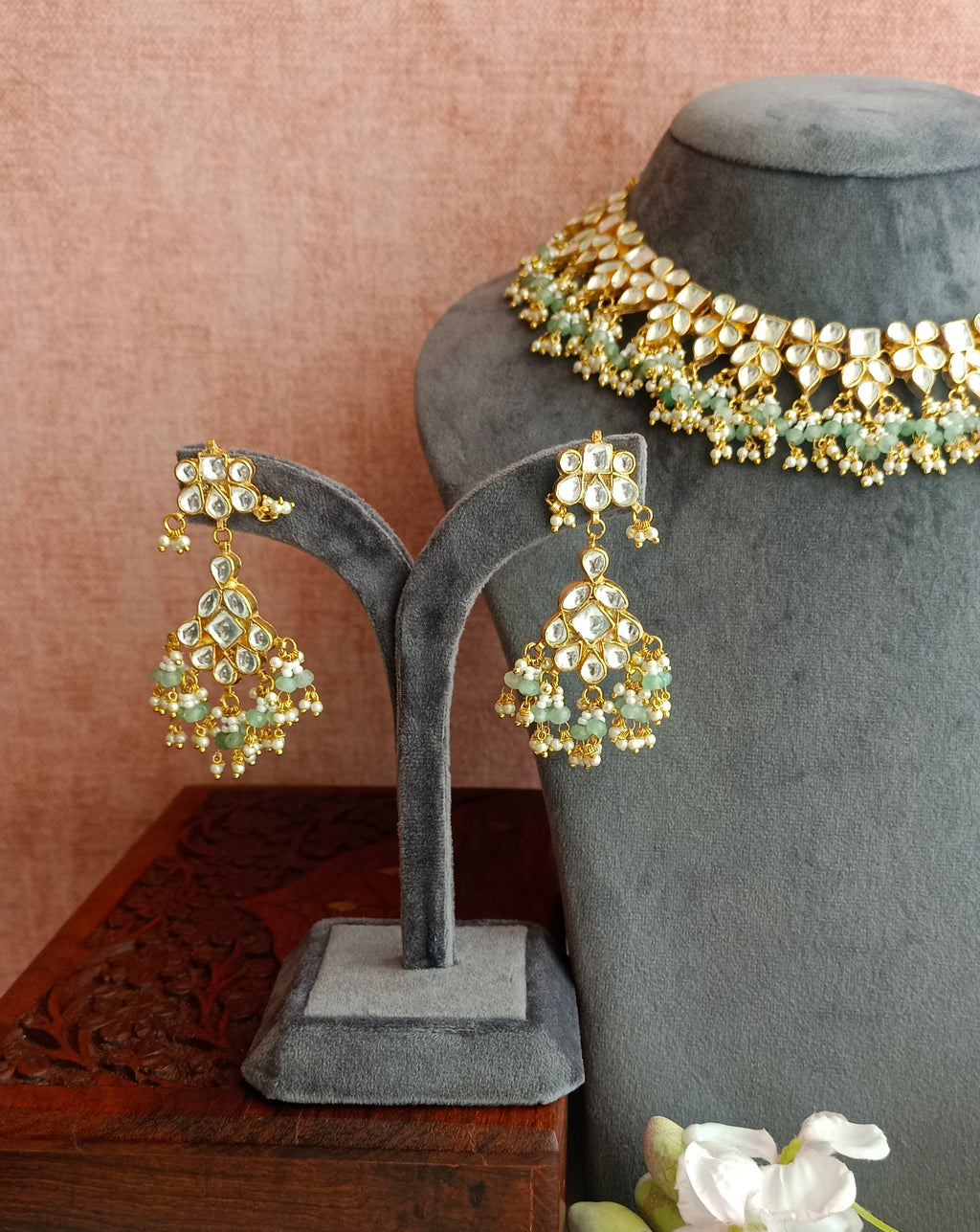 Kundan necklace set with green drops – NAMASYA