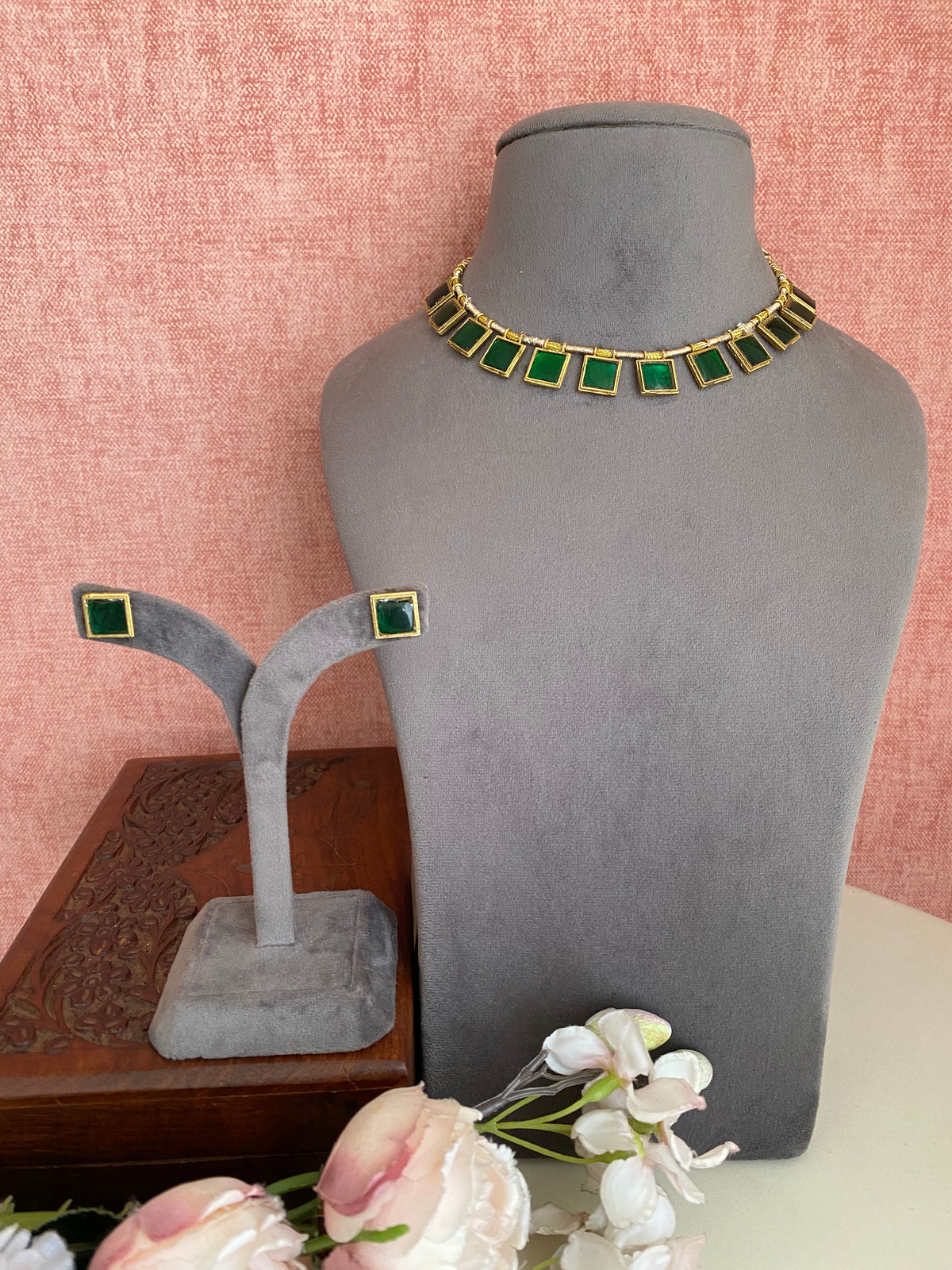 Gold plated Kundan choker Set