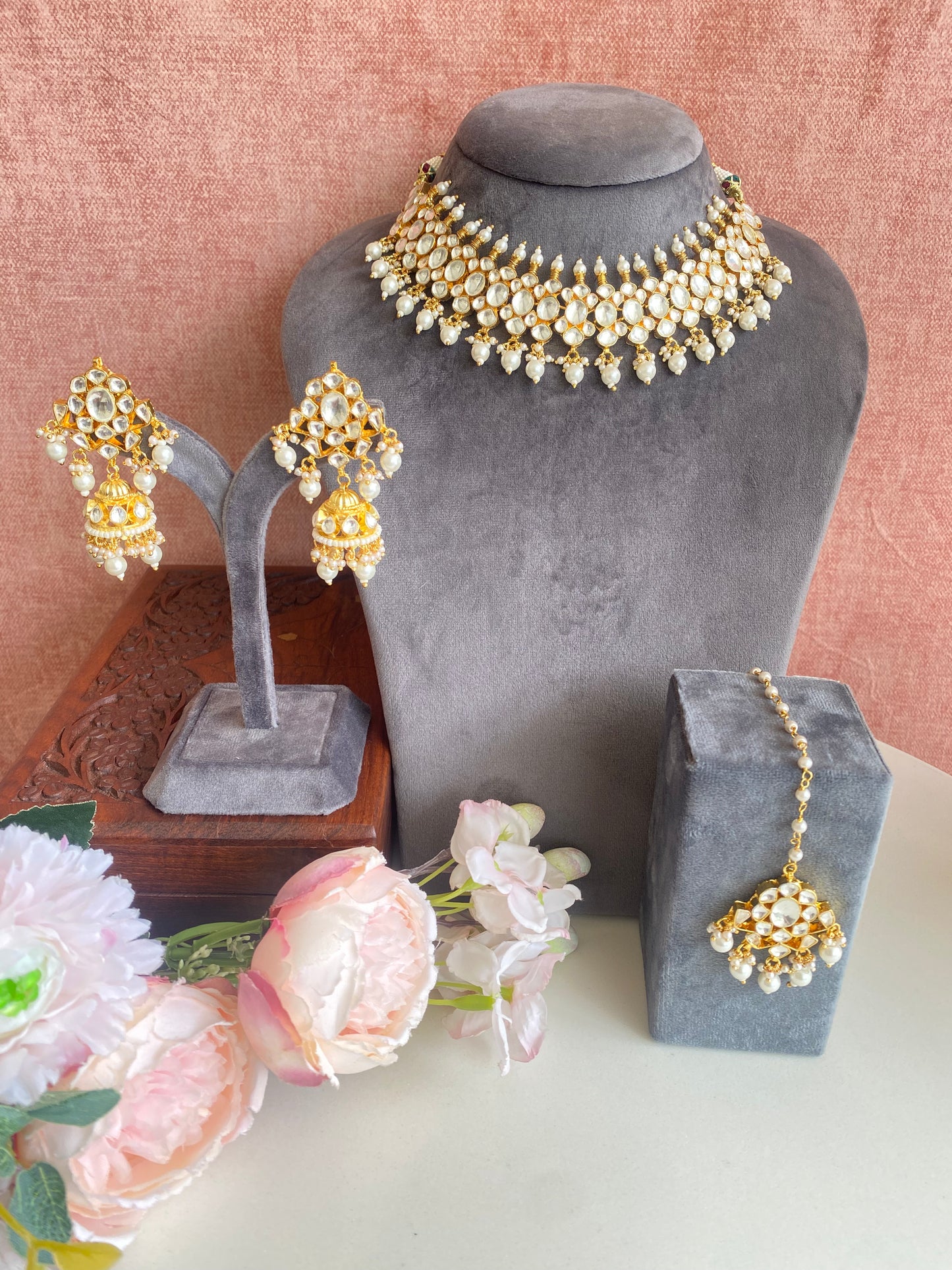 Kundan Choker Set in pearl