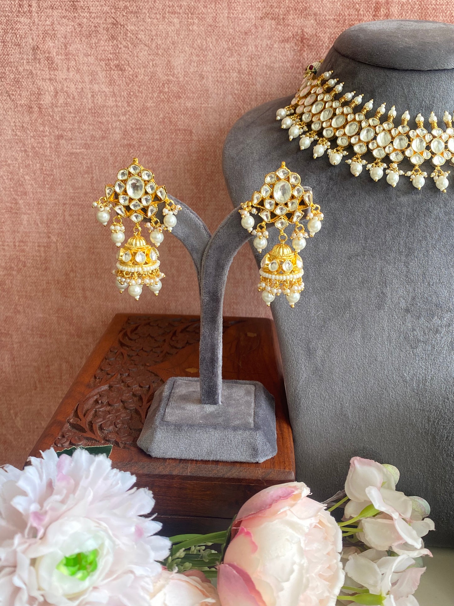 Kundan Choker Set in pearl