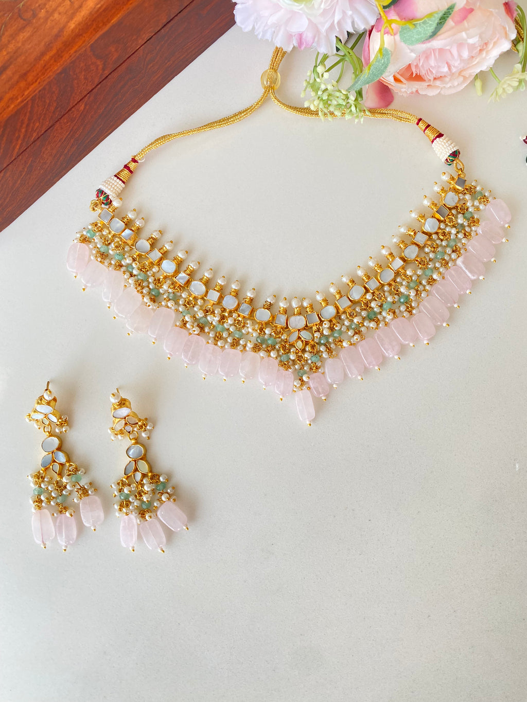 Mother of pearl necklace set with pink drops
